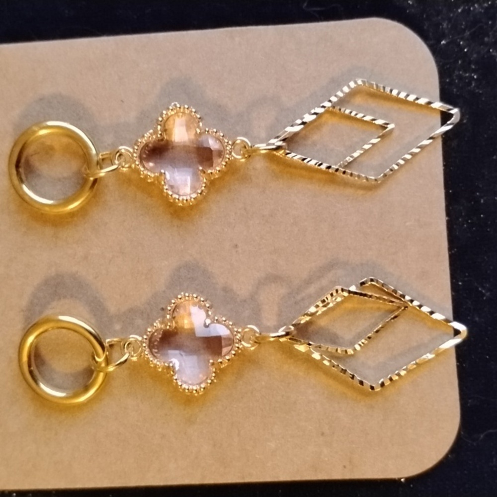 Hand Crafted Elegant Gold Dangle Earrings With Pink Clover Design - Picture 4 of 5